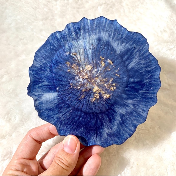 Sapphire blue resin coasters - set of two in agate shape - Picture 9 of 11